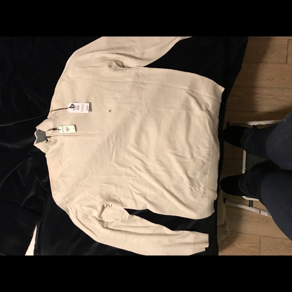 Men’s half zip light weight sweater